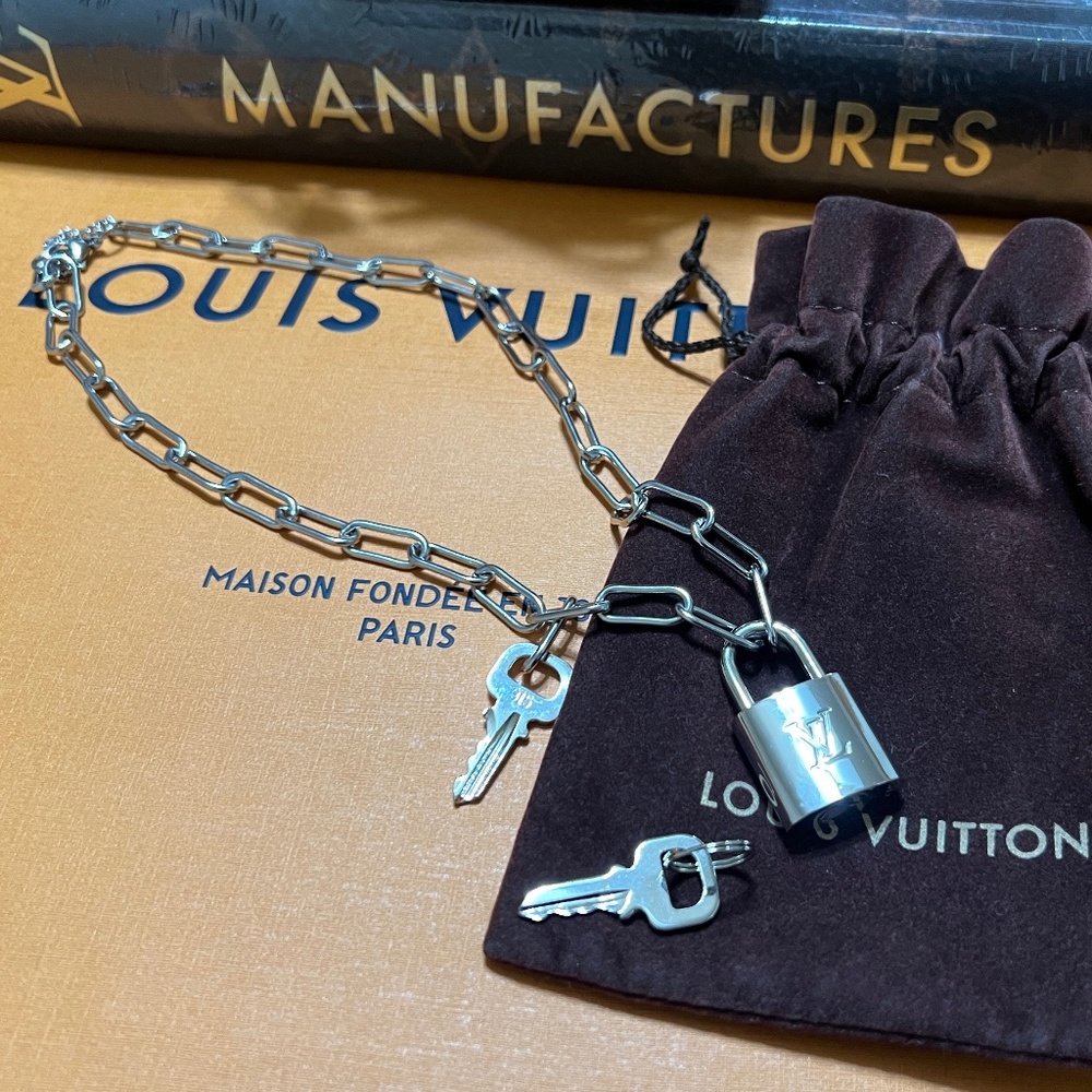 Louis Vuitton Silver Loc & 2 Keys On A Paper Clip Chain